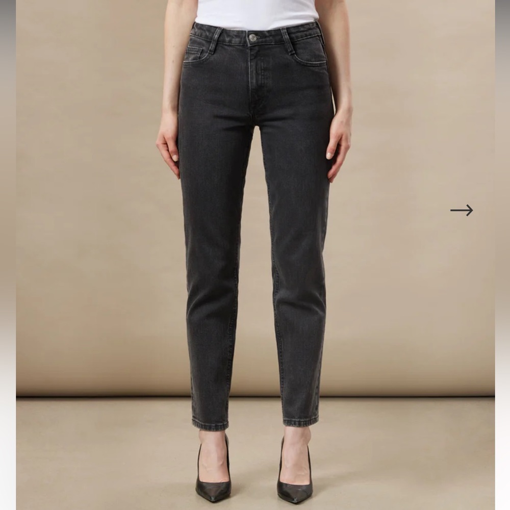 Frank & Oak Cyndi Straight Fit High Rise Jean in Washed Black